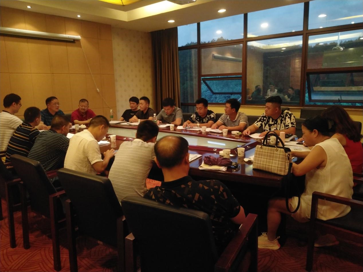 廣西團隊的小組會議，何譽軍先生親自坐鎮(zhèn)